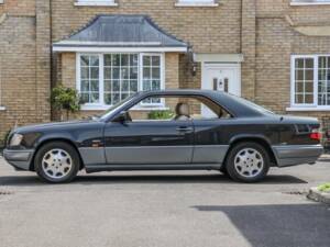 Image 2/37 of Mercedes-Benz E 320 (1995)