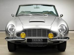 Imagen 3/24 de Aston Martin DB 6 Vantage Volante (1967)