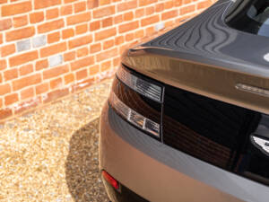 Image 48/71 of Aston Martin V12 Vantage S (2015)