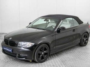 Image 48/50 of BMW 125i (2008)