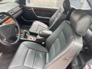 Immagine 5/6 di Mercedes-Benz E 200 (1994)