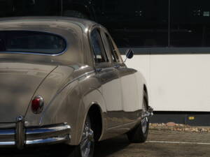 Image 22/40 of Jaguar 3.4 Litre (1958)