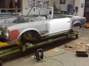 Image 16/19 of Mercedes-Benz 280 SL (1970)