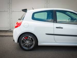 Imagen 8/58 de Renault Clio III 1.4 16V (2010)