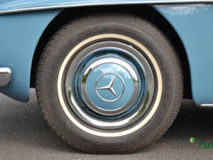 Image 47/50 of Mercedes-Benz 190 SL (1961)