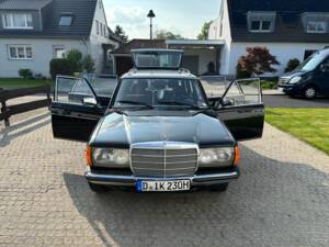 Immagine 16/51 di Mercedes-Benz 230 TE (1983)