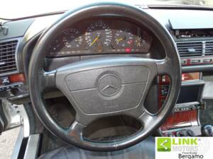 Imagen 5/10 de Mercedes-Benz C 280 (1994)