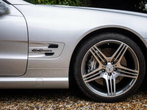 Image 28/32 of Mercedes-Benz SL 63 AMG (2008)