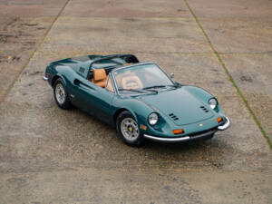 Bild 1/21 von Ferrari Dino 246 GTS (1974)