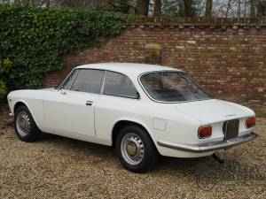 Image 36/50 of Alfa Romeo Giulia 1300 GT Junior (1970)