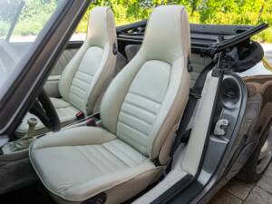 Immagine 39/50 di Porsche 911 Carrera 4 (1990)