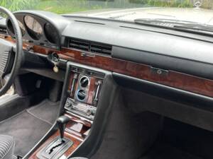 Image 16/31 of Mercedes-Benz 450 SEL 6,9 (1975)