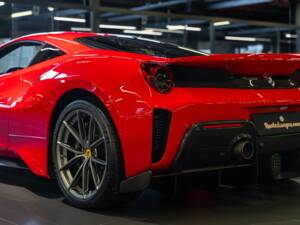 Image 8/50 of Ferrari 488 Pista (2019)