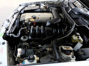 Image 67/75 of Mercedes-Benz E 280 T (1994)