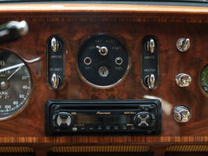 Image 17/27 of Bentley S 1 (1956)