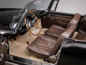 Image 23/36 of Alfa Romeo 2600 Spider (1963)