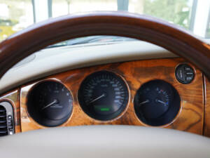 Image 39/50 of Jaguar XKR (2001)