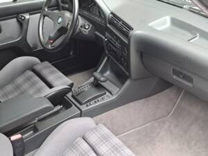 Image 4/12 of BMW 320i (1990)