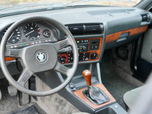 Afbeelding 49/50 van BMW 323i (1986)