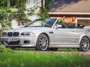 Image 8/52 of BMW M3 (2004)