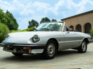 Image 17/50 of Alfa Romeo 2.0 Spider (1985)