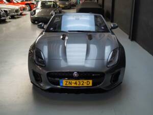Image 27/50 of Jaguar F-Type (2019)