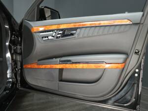 Image 43/78 of Mercedes-Benz S 600 L (2010)