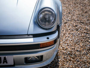 Immagine 36/40 di Porsche 911 Turbo LE (1989)