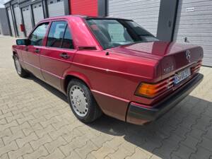 Imagen 34/69 de Mercedes-Benz 190 E 1.8 (1991)