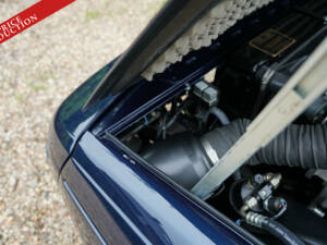 Immagine 22/50 di Aston Martin V8 Zagato Vantage Volante (1990)
