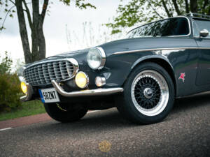 Image 45/47 of Volvo 1800 ES (1972)