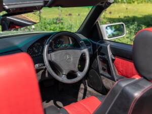 Image 34/50 of Mercedes-Benz SL 320 &quot;Mille Miglia&quot; (1995)