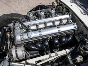 Image 5/33 of Jaguar E-Type (2+2) (1968)