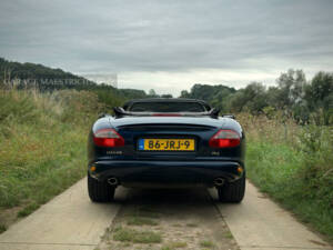 Image 12/100 of Jaguar XK8 4.0 (2000)