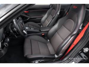 Image 27/47 of Porsche 911 Carrera T (2018)