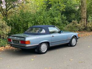 Image 12/50 de Mercedes-Benz 500 SL (1989)