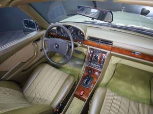 Image 17/30 de Mercedes-Benz 280 SE (1978)