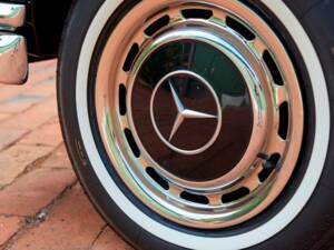 Image 95/188 of Mercedes-Benz 280 SE 3,5 (1971)