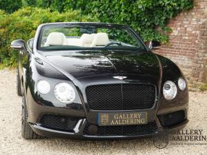 Image 16/50 of Bentley Continental GTC V8 (2014)