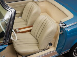 Image 24/38 of Mercedes-Benz 250 SL (1967)