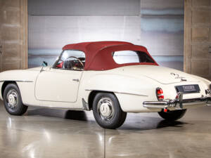 Image 8/28 of Mercedes-Benz 190 SL (1961)
