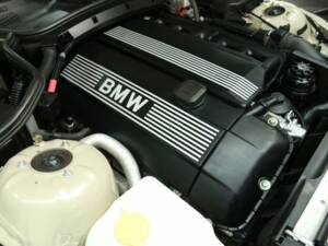 Bild 25/30 von BMW Z3 2.2i (2002)