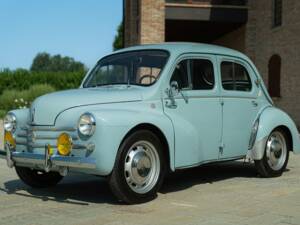 Image 1/50 of Renault 4 CV (1957)