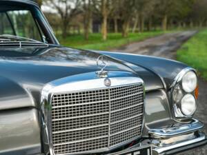 Image 14/50 de Mercedes-Benz 280 SE 3,5 (1971)