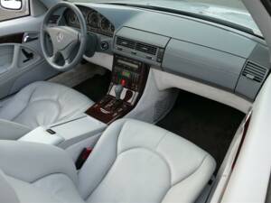 Imagen 8/49 de Mercedes-Benz SL 500 (2000)