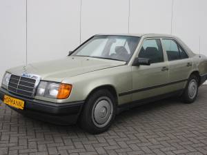 Image 1/11 of Mercedes-Benz 200 D (1985)