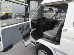 Image 22/64 of Volkswagen T3 Westfalia Joker 1.6 TD (1989)