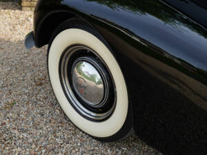 Image 20/50 of Oldsmobile F-Series Business Coupe (1938)