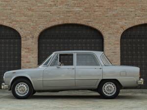 Image 9/50 of Alfa Romeo Giulia Super 1.3 (1972)