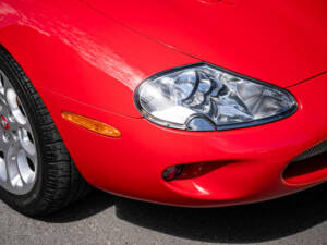 Image 17/33 of Jaguar XK8 4.0 (1999)